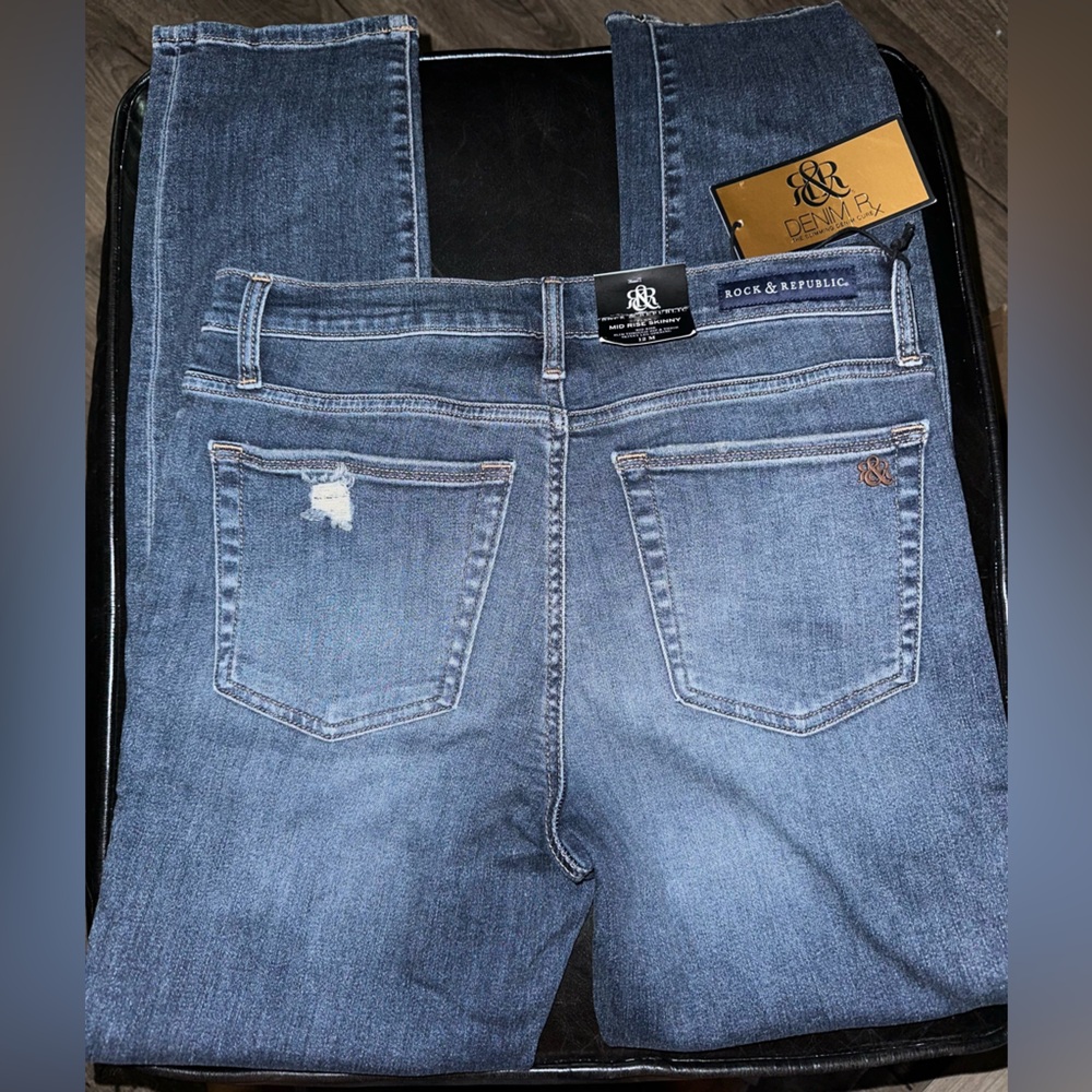 Rock & Republic Mid Rise Skinny Jeans - Picture 3 of 5